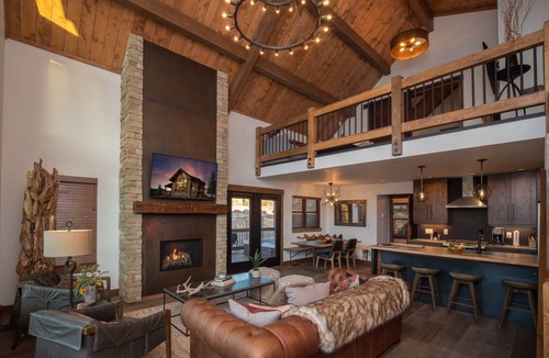 Estes Park Cabin | 147 m² Cabin ∙ 2 bedrooms ∙ 6 guests