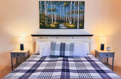 Cranmore Birches Cabin | 17SM · Renovated 1BR|Deck |Washer/Dryer