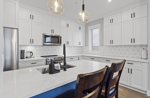 Harrison Hot Springs Condo | 180 Degree Water Views | New 2 BR