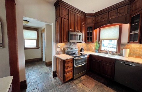 Laramie House | 1800s Home Restored 5BR · Walk to UW & Downtown