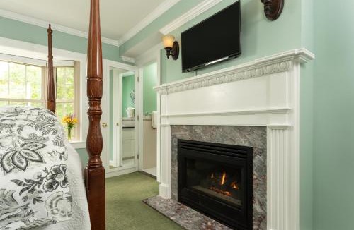 Kennebunkport Bed & Breakfast | 1802 House Bed & Breakfast