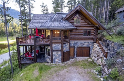 East Kootenay House | 1886 Greywolf, Hostaway
