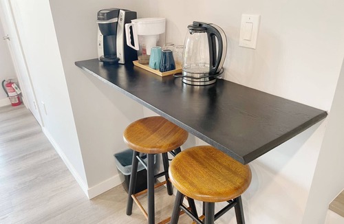 West Vancouver House | 1BR Private Suite · West Vancouver · Landmark View · Prime Location
