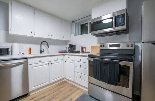 Highland Park House | 1BR Suite Near YYC Airport & Downtown, UofC, SAIT - 4408 lower