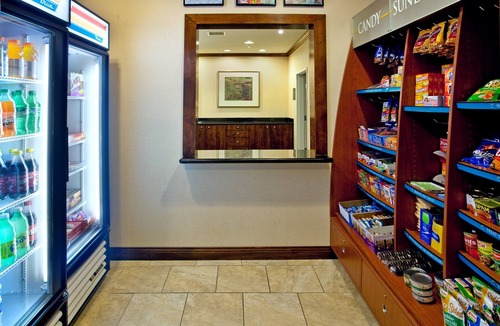 Albuquerque Apartment | 1BR Suite w/Hot Breakfast, Outdoor Pool & BBQ