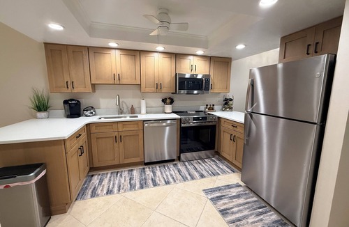 Sun 'N Lake Condo | 2/2 CONDO IN POPULAR GOLF VILLAGE AT SUN 'N LAKE! Overlooks golf course & pool!
