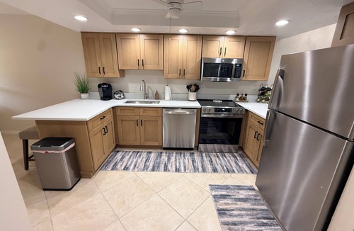 Sun 'N Lake Condo | 2/2 CONDO IN POPULAR GOLF VILLAGE AT SUN 'N LAKE! Overlooks golf course & pool!