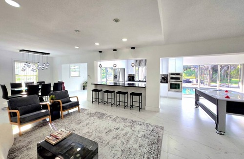 Wellington House | 2 acre for Kids, Pets and Family. Wellington, Fl