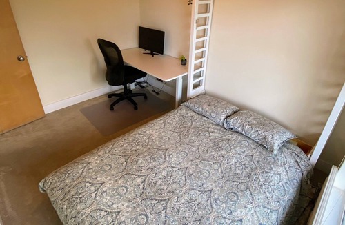 Cordova Bay Apartment | 2 Bdr with Ocean views & 200m from sandy Cordova Bay Beaches.