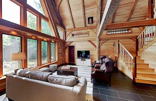 Franklin House | 2 beautifully designed, off-the-grid homes with amazing lakefront views & access