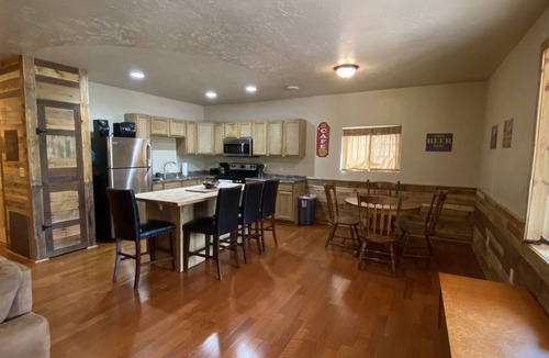 Moorcroft Apartment | 2 bed - 1 bath - sleeps 5! Close to lake, Sturgis, Black Hills, Devils Tower
