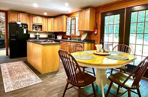 Bristol Cabin | 2 Bed/2 Bath- pets welcome
