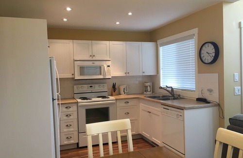 Central Okanagan House | 2 Bed and Loft Pet Friendly Lake View Cottage at La Casa!