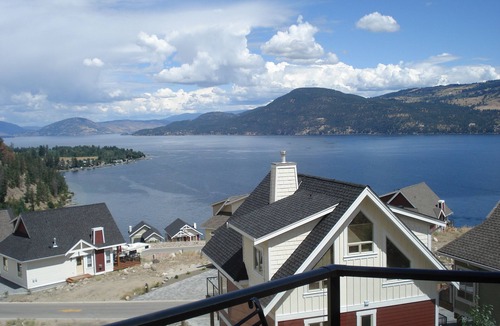 Central Okanagan House | 2 Bed and Loft Pet Friendly Lake View Cottage at La Casa!