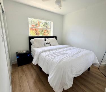 Lake Worth Apartment | 2 bed Lake House in Lantana 3 MI to Beach NO FEES