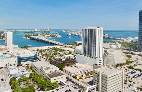 Town Square Condo | 2 Bed Penthouse Sleeps 6 in Edgewater