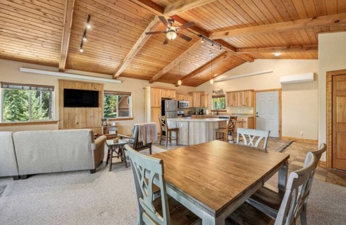 Nemo Apartment | 2 bedroom, 2 bathroom, 4 bed, Starlink, Hottub