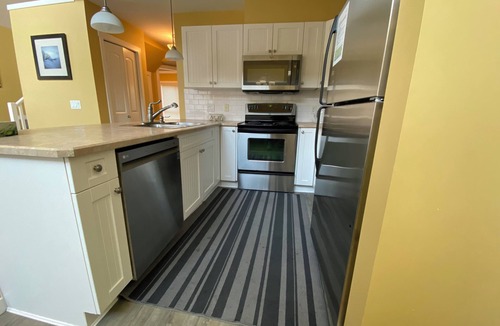 Central Okanagan House | 2 Bedroom and Loft Pet Friendly Cottage on Lake Okanagan!
