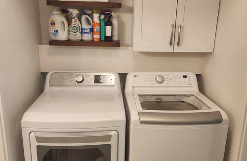 Grandview Heights Condo | 2 bedroom Condo steps from Rosemary Square's Shopping/Restaurants