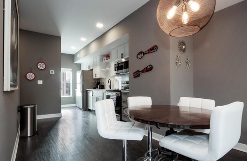 Ohio City Apartment | 2 bedroom Luxury Condo 10 Minutes from First Energy Stadium A4