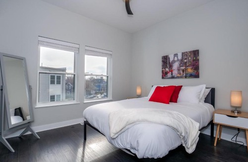 Ohio City Apartment | 2 bedroom Luxury Condo 10 Minutes from First Energy Stadium A4
