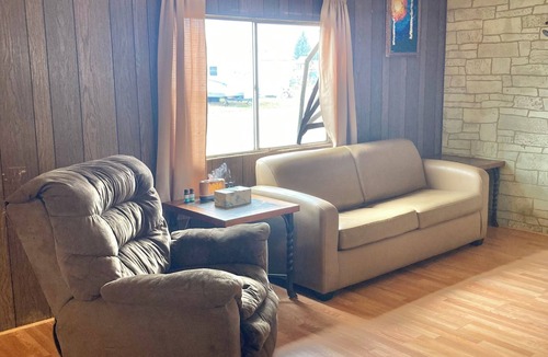 Lyman House | 2-bedroom mobile home in small town Lyman with WiFi. Plenty of parking.