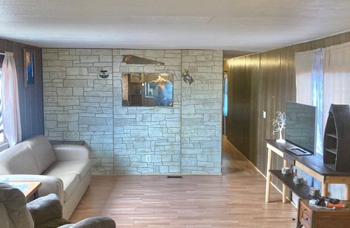 Lyman House | 2-bedroom mobile home in small town Lyman with WiFi. Plenty of parking.