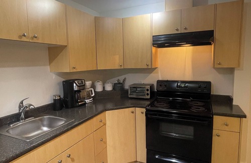 Upper Lonsdale House | 2 bedroom suite walking distance to LONSDALE ave and all the north shore !