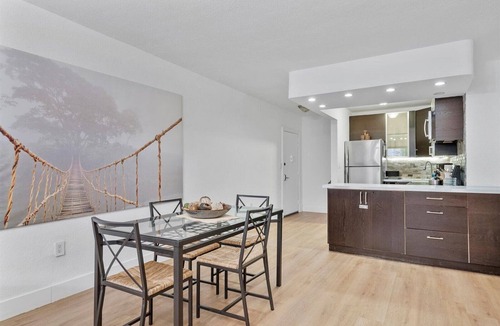 Eastern Shores Condo | 2 Bedrooms Apartment/Near the beach and plazas for shopping