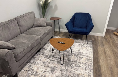 Regina House | 2-Bedrooms | On site Parking | near YQR Airport