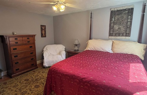 Norfolk House | 2 bedrooms sharing a private bathroom in Charming farmhouse!