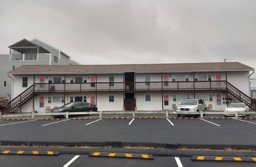 Hampton Apartment | 2 bedrooms with shared pool. apt3