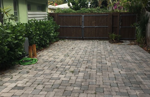 West Palm Beach Cottage | 2 Blocks from Intercoastal Waterway & minutes to beaches !