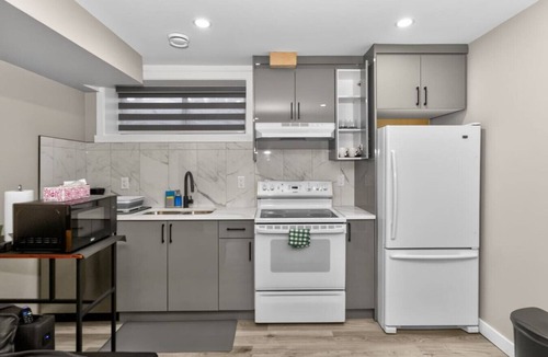 Highland Park House | 2 BR Suite YYC Airport & Downtown, UofC, SAIT - 4324 – DN