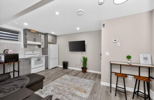 Highland Park House | 2 BR Suite YYC Airport & Downtown, UofC, SAIT - 4324 – DN