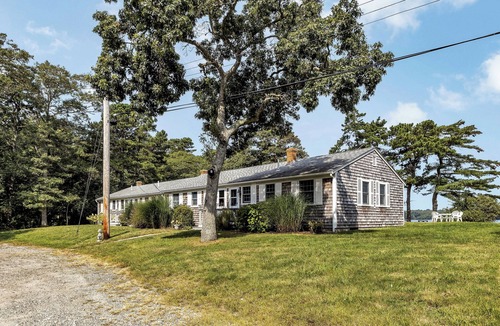 Mashpee House | 2 BR Waterfront Retreat Canoes TV Wi-fi Beach