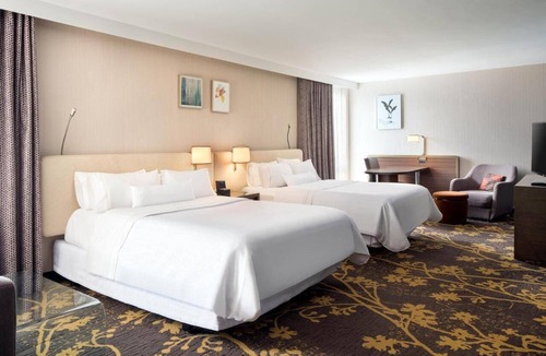 Downtown Cleveland Hotel | 2 Downtown Suites under a mile from Rock & Roll HoF & Stadiums