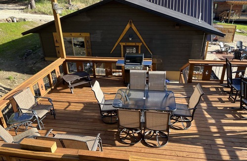 Custer Ski Chalet | 2 King beds, huge deck at a picturesque chalet