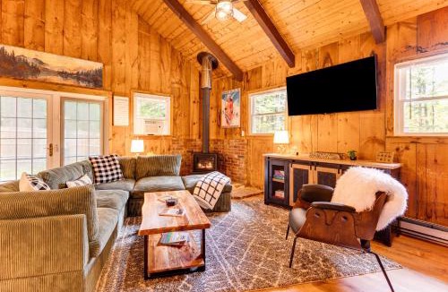 Conway House | 2 Mi to Conway: Cozy Cabin w/Grill & Yard!