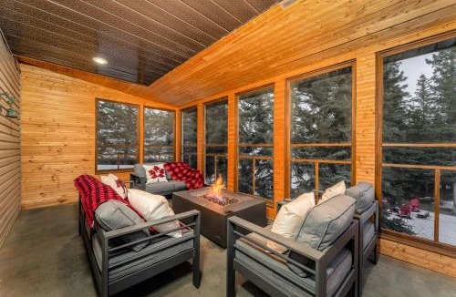 Jasper East Ski Chalet | 2 minute Drive to Jasper National Park