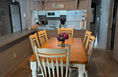 Dennis House | 2 minute walk to Mayflower Beach - CONTACT OWNER FOR AVAILABILITY BEFORE PAYMENT
