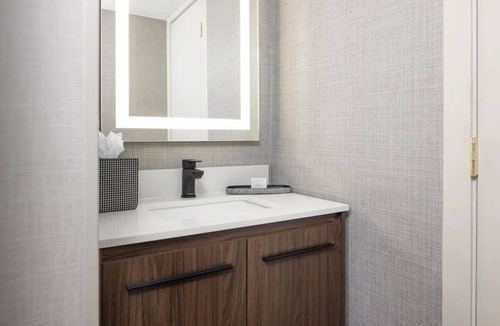 Prudential - St. Botolph Hotel | 2 Pet-Friendly Stay in Boston near Franklin Park Zoo - 2.7 miles | Free Parking