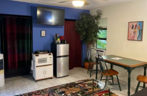 Hunt Club Apartment | 2 rooms/1king bed/1 sofa bed/kitchenette/pool