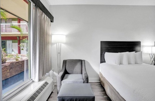 Downtown Hollywood Hotel | 2 Spacious Room, Perfect weekend getaway near attractions and beach + Breakfast!