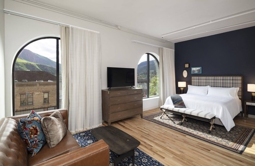 Glenwood Springs Hotel | 2 Units | Cozy Colorado Mountain Retreat Near Shops & Local Restaurants