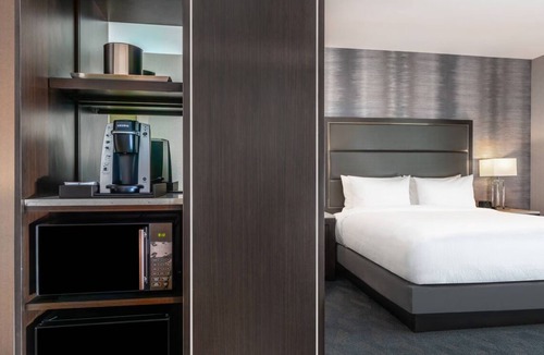 Waltham Hotel | 2 Units | Cozy Room with Indoor Pool, Gym & Free Breakfast