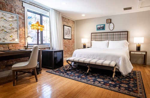Glenwood Springs Hotel | 2 Units | Downtown Anderson Stay With Stylish Comfort & Local Charm