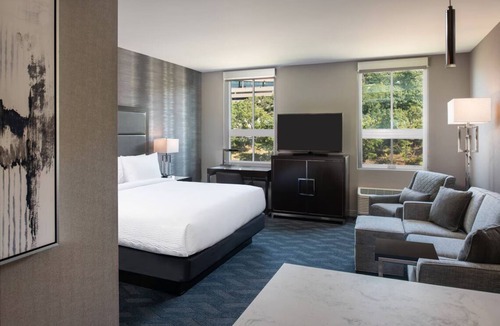 Waltham Hotel | 2 Units | Stylish Stay w/Roomy Kitchenette Near Harvard University