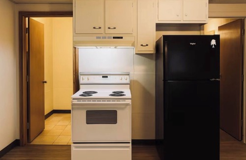 Wolf Point Hotel | 2 Value-Driven Rooms Near Local Dining Options, Next to Wolfe Pointe Museum