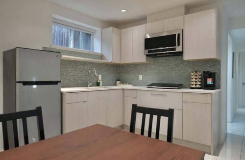Hastings House | 20 mins to DT | 5 mins to PNE | Clean 3BR, 2BA